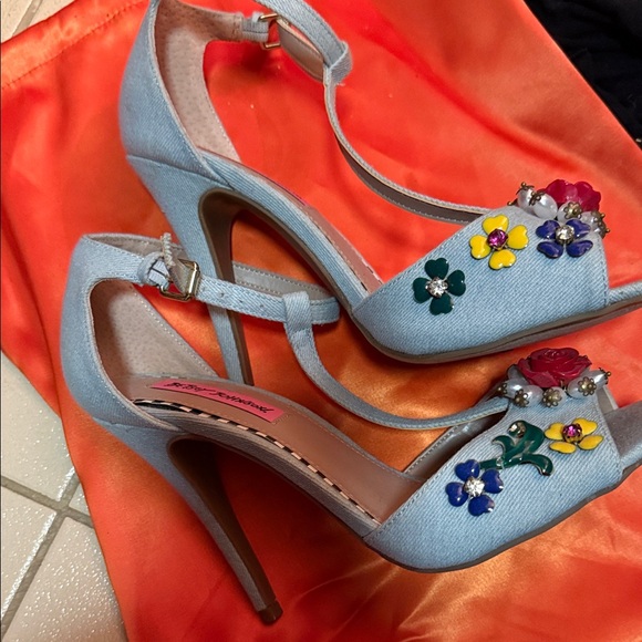 Betsey Johnson Light Blue Floral Heels - Picture 3 of 4
